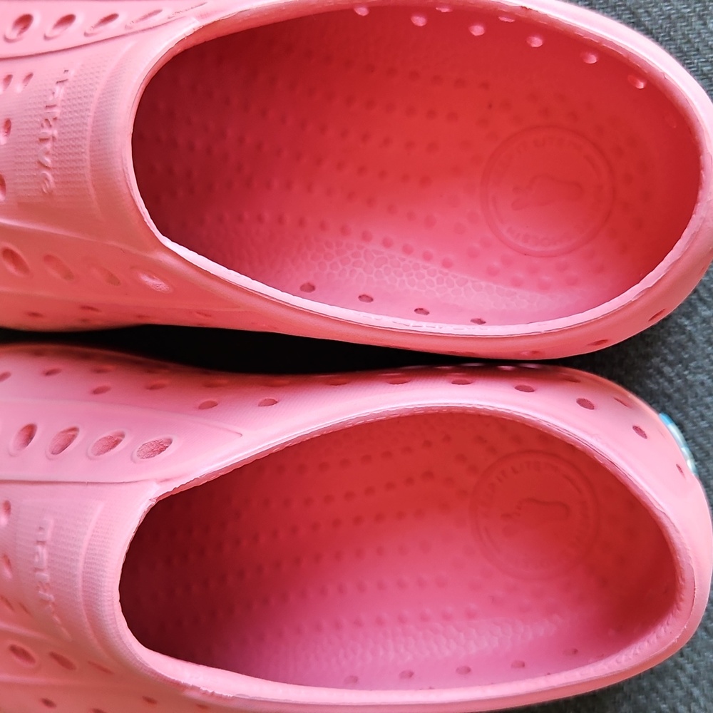 Two Pair Of Kids Water Shoes - Keen and Native - Picture 11 of 13